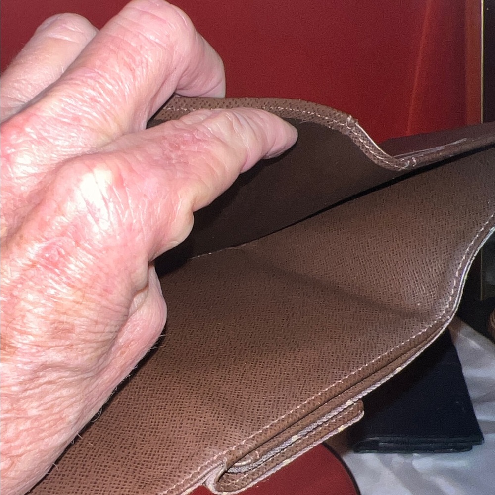 Louis Vuitton Dark Brown Monogram Card Holder wallet no call outs - Picture 9 of 10